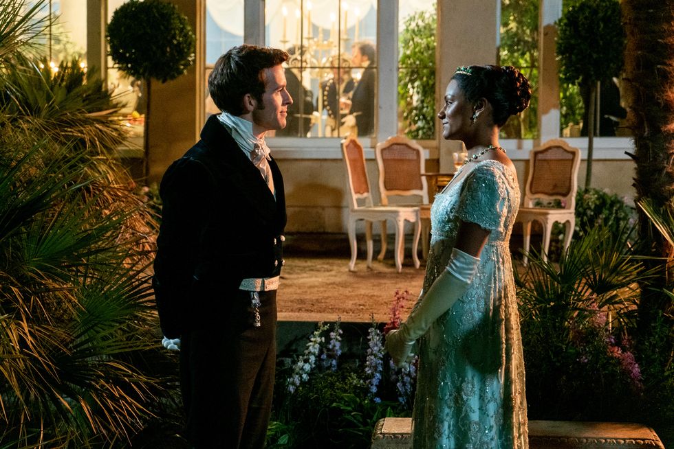 Jonathan Bailey as Anthony Bridgerton and Simone Ashley as Kate Sharma. (foto netflix)