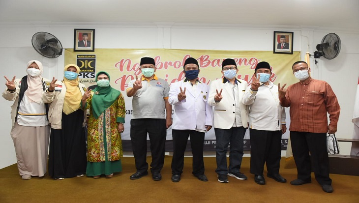 Presiden PKS Ahmad Syaikhu bersama Calon Walikota Tangsel Nur Azizah dan jajaran struktur DPD PKS Kota Tangsel dalam Konsolidasi Pemenangan Pilkada di Tangsel, Ahad (15/11) (M Hilal/PKSFoto)