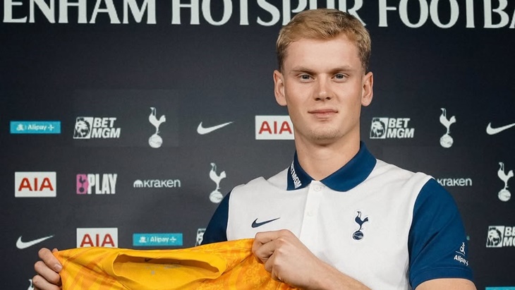 Menunggu Antonin Kinsky Jadi Kiper Terbaik Tottenham