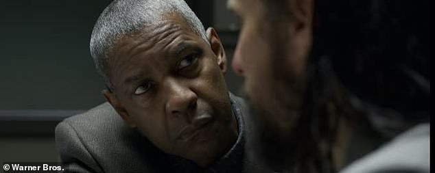 Denzel ketika menginterogasi Leto dalam film The Little Things. (Foto Warner Bros)