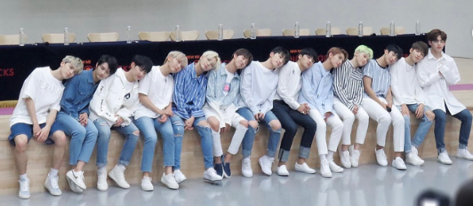 Seventeen Bawa Albumnya 'Right Here' dalam Tur Dunia