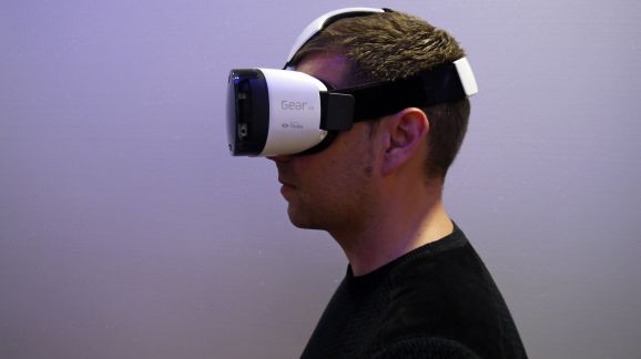 Headset Virtual Reality Xbox Menjadi Kenyataan