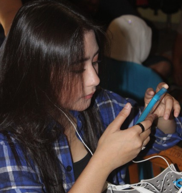 Prilly Latucosina Sudah Genit Dari Kecil