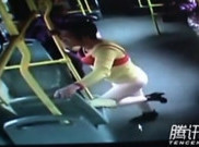 Diduga Gangguan Mental, Pria Aneh ini Kenakan Pakaian Dalam Istri