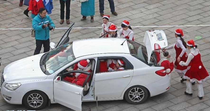 Aksi Gokil 20 Santa Claus
