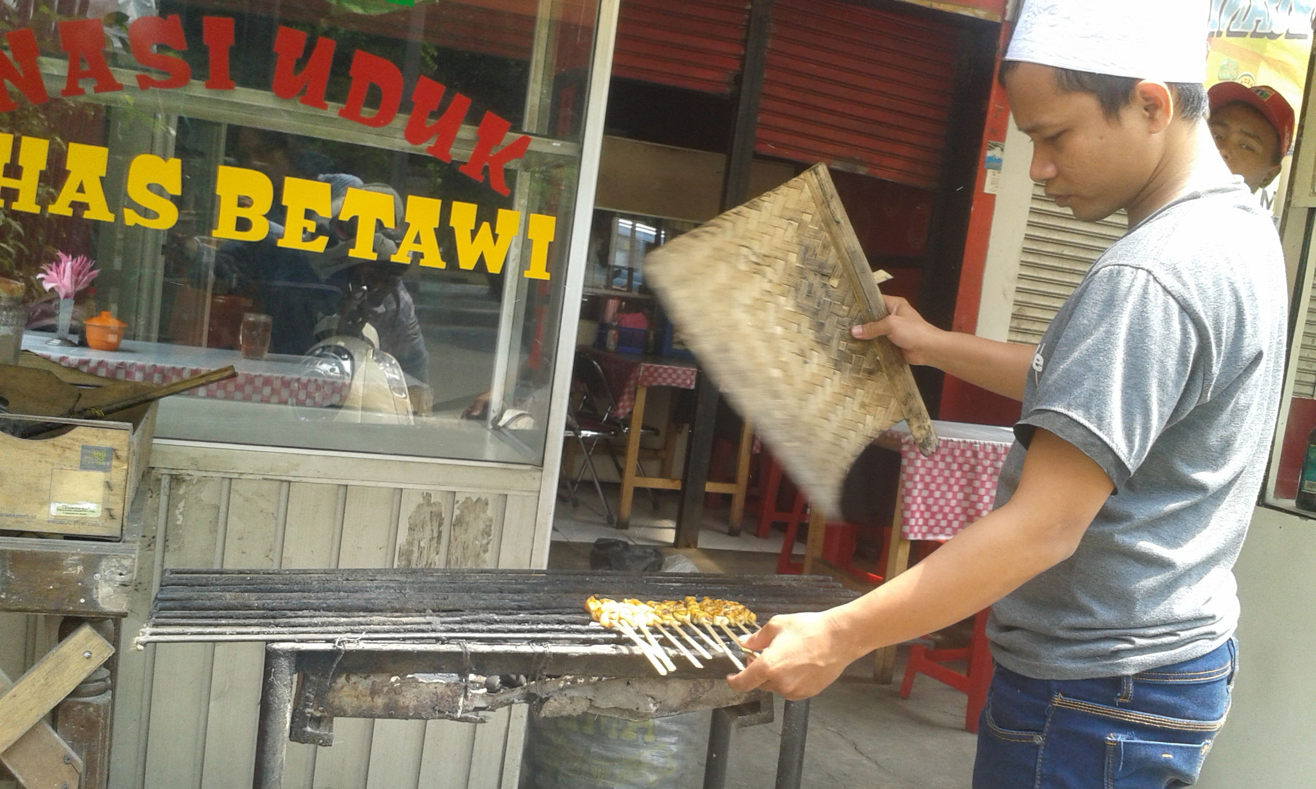 Keluarga Si Tukang Tusuk Sate Penghina Jokowi Bahagia