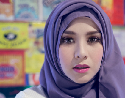 Artis Berhijab Sarat Prestasi