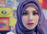 Artis Berhijab Sarat Prestasi