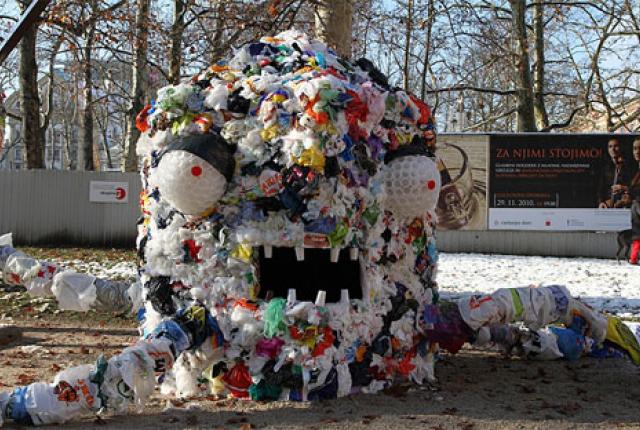 Pasar Minggu Hasilkan 101 Ton Sampah Per Hari