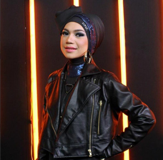 Gaya Hijab R&B Ala Indah Nevertari