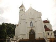 Jemaat Katedral Maknai Natal Sebagai Keluarga