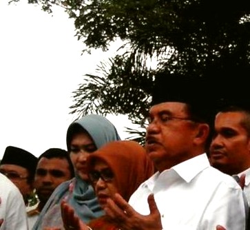 JK Doakan Korban Tsunami Aceh