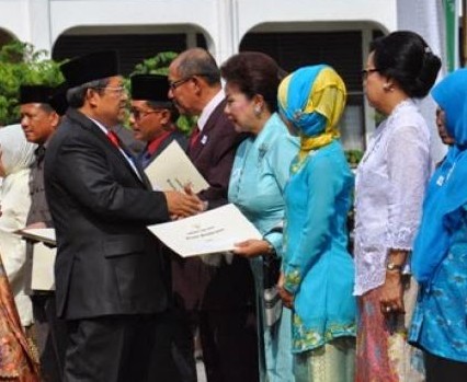 Utje Ch. Suganda, Ketua Relawan Sosial Terbaik