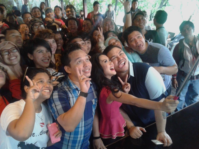Narsis, Cita Citata Selfie Bareng Wartawan