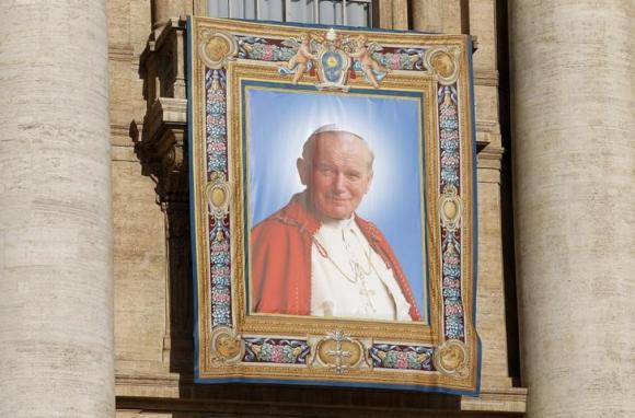Pria Penembak Paus John Paul II Muncul di Vatikan