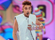 Bieber dan Hayley Pacaran? 