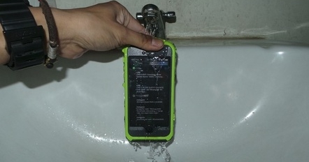 Kehebatan Waterproof Case iPhone 5