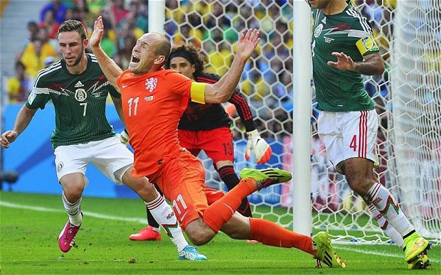 10 Aksi Diving Pesepakbola 2014