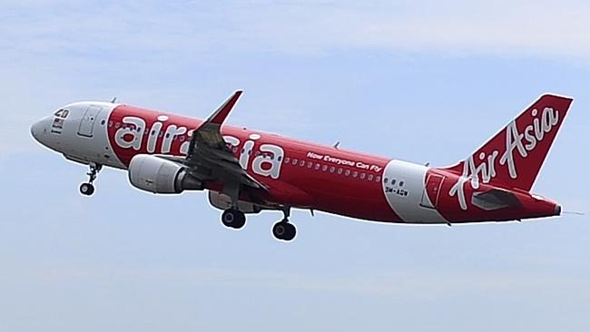 Pesawat AirAsia Mendarat Darurat Setelah Tabrak Burung Murai