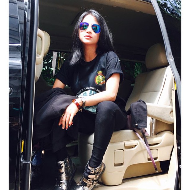 Dewi Perssik Rayakan Malam Tahun Baru Bersama Korban AirAsia QZ8501