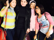 Kisah Dewi Perssik Bersama Keluarga Korban AirAsia QZ8501