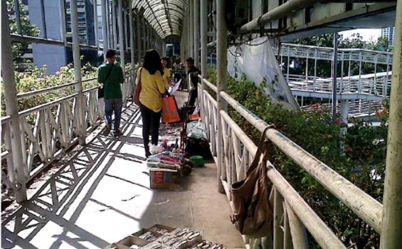 Jembatan Penyeberangan Kurang Diminati Warga
