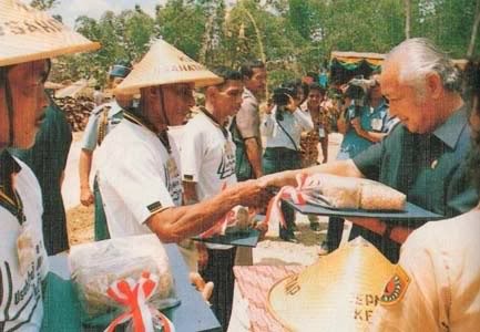 Pak Harto Lebih Dahulu Blusukan Ketimbang Jokowi