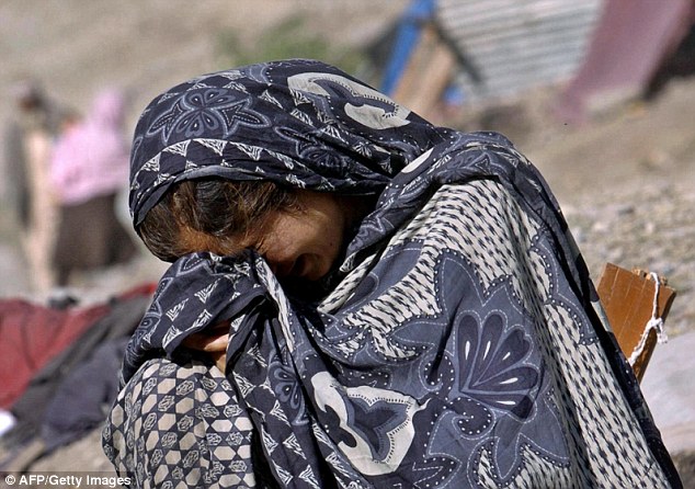 Karena Selingkuh, Perempuan Ini Dipaksa Menyusui Kekasihnya