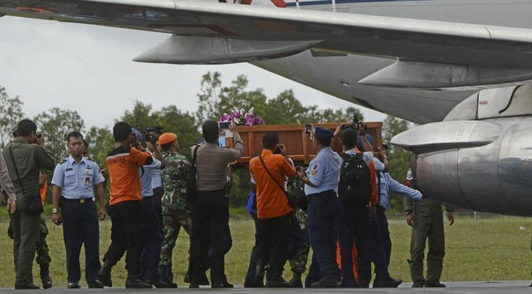 Empat Jenazah QZ8501 Dibawa ke RS Bhayangkara Surabaya