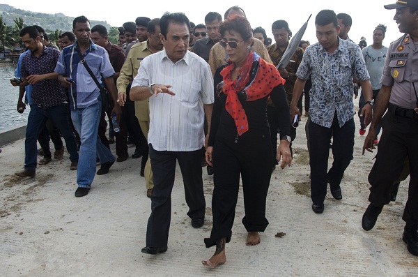 2015, Menteri Susi Tetap Tampil ‘Cuek’ Namun Elegan