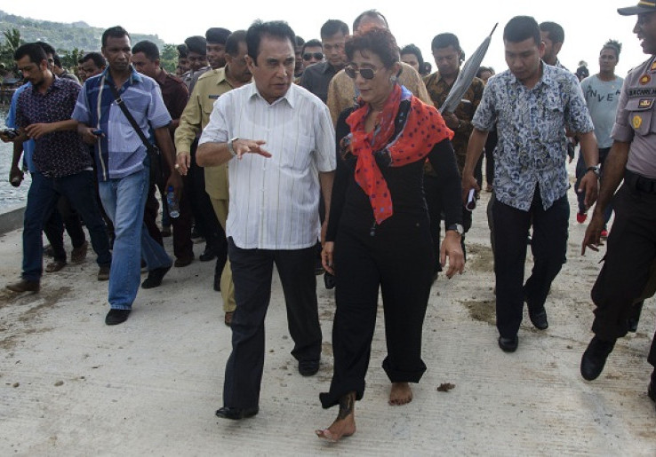 2015, Menteri Susi Tetap Tampil ‘Cuek’ Namun Elegan
