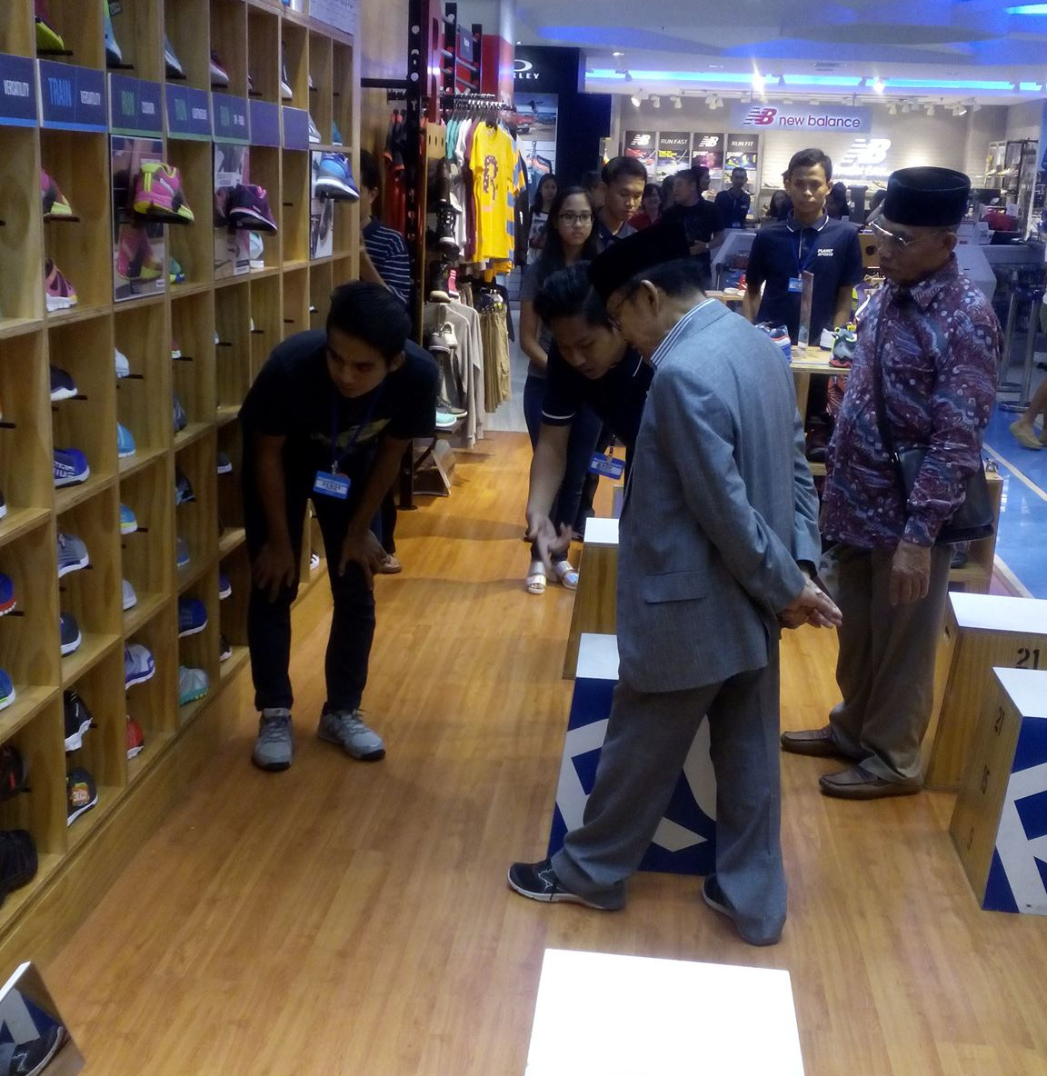 Usai Sembuh, Kini Habibie Demam Sneakers