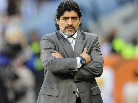 Maradona Remehkan Messi dan Ronaldo