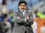 Maradona Remehkan Messi dan Ronaldo