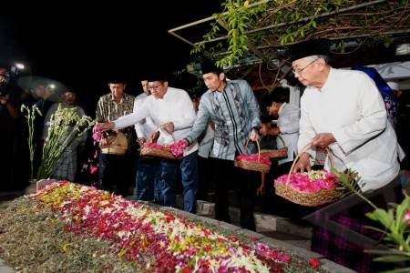 Jutaan Orang Ziarahi Makam Gus Dur