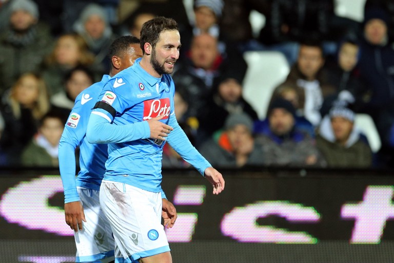 Napoli Gilas Habis Cesena