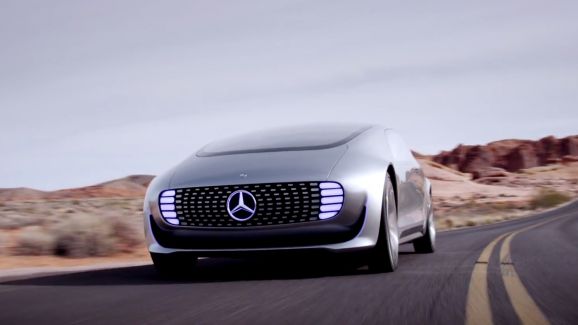 Mercedes Benz F 015 Benar-Benar Dapat Berkendara Tanpa Pengemudi