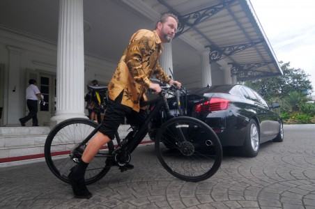 Dubes Norwegia Gunakan Sepeda Menuju Kantornya