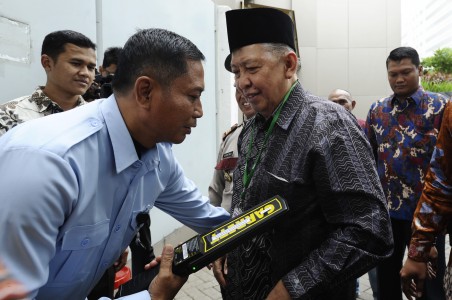 Sambangi KPK, Hamzah Haz Jenguk Fuad Amin