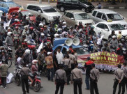 Puluhan Tukang Ojek Demo Menolak Arteri Bebas Motor