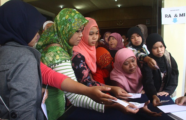 Pemkot Surabaya: Naikkan Gaji, Tingkatkan Kesejahteraan GTT