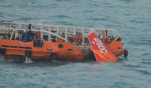 Penyelam TNI Berhasil Angkat Ekor AirAsia QZ8501
