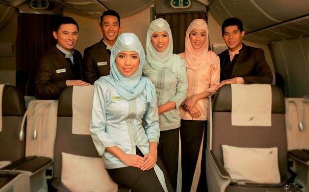 Maskapai Ini Memperbolehkan Pramugarinya Berhijab