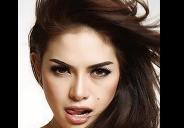 4 Pose Keintiman Nikita Mirzani dan Buah Hati 