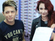 Rinada Dedikasikan Patung Lilin Ariel 'Noah'