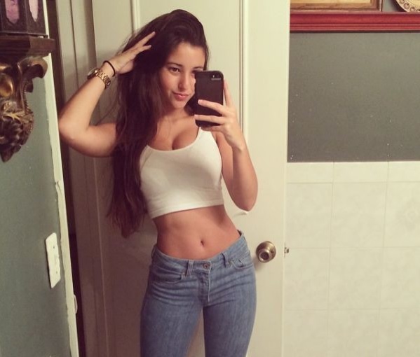 Heboh Ratu Selfie Angie Varona