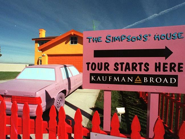 Pria Asal Rusia ini Bangun Replika Rumah The Simpsons