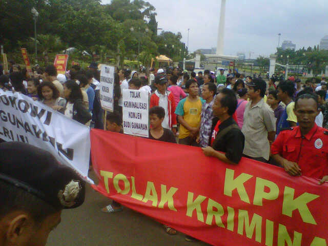 Tunda Pelantikan Budi Gunawan, Jokowi Didemo Ratusan Relawan