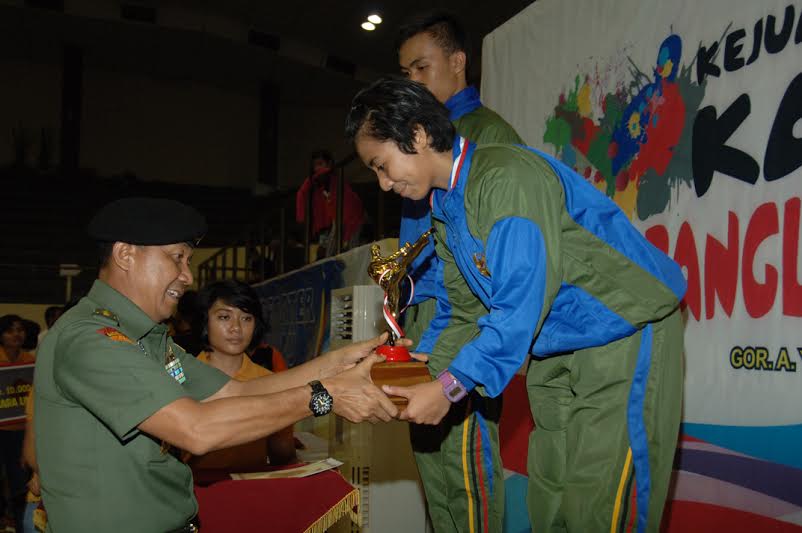 Kontingen Mabes TNI AD Juara Umum Kejurnas Karate Panglima TNI ke III