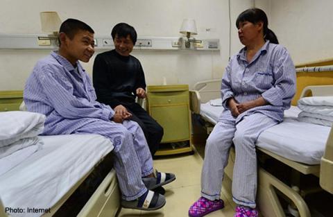 Kisah Haru Orangtua Sumbang Ginjal untuk Kedua Anaknya